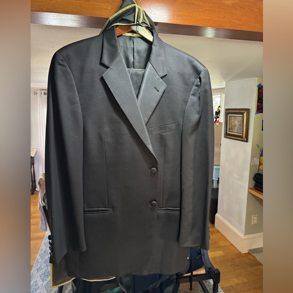 Men’s tuxedo 44R / 38 R x 30L